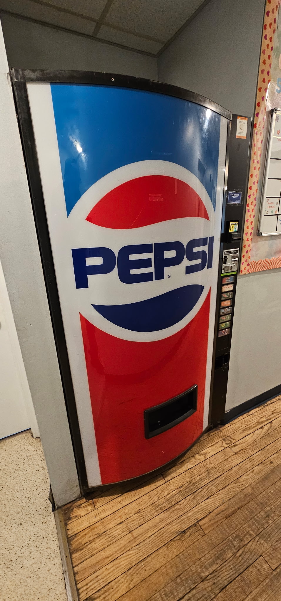 Snack vending machine